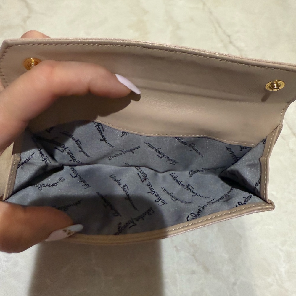 Salvatore Ferragamo Gancini leather beautiful dust rose wallet in chain  in EUC - Picture 10 of 16